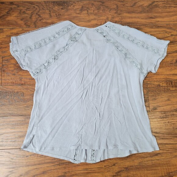 Sky Blue Floral Crochet Eyelet Button Accent Neckline Short Sleeve Top sz S EUC - Picture 6 of 6